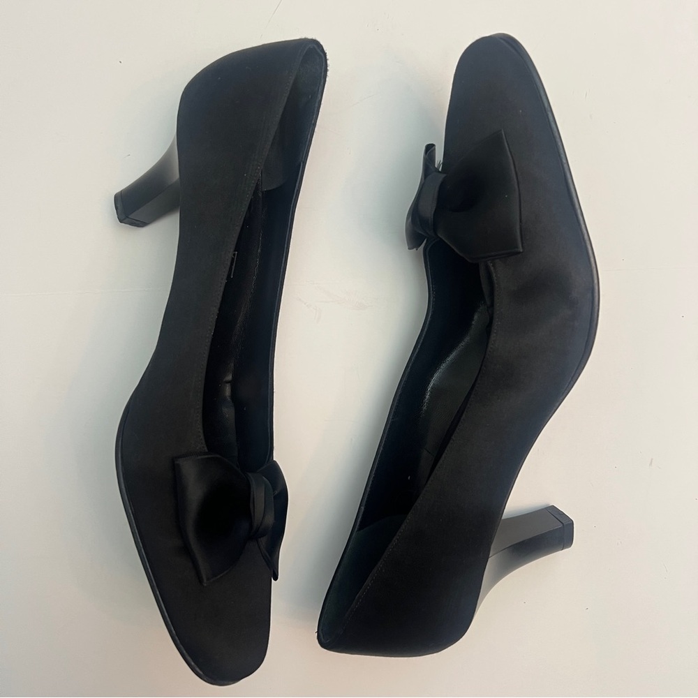 Salvatore Ferragamo Black Satin Bow Heels, Size 9 (fit like 8.5) - Picture 6 of 7